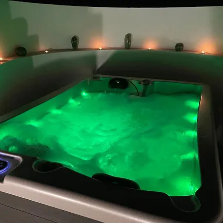 Marvillafuerte - Air-conditioned Swimming Pool & Private Jacuzzi *