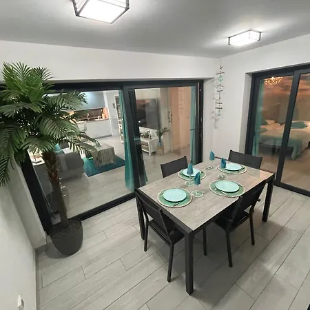 Marvillafuerte - Air-conditioned Swimming Pool & Private Jacuzzi Apartamento